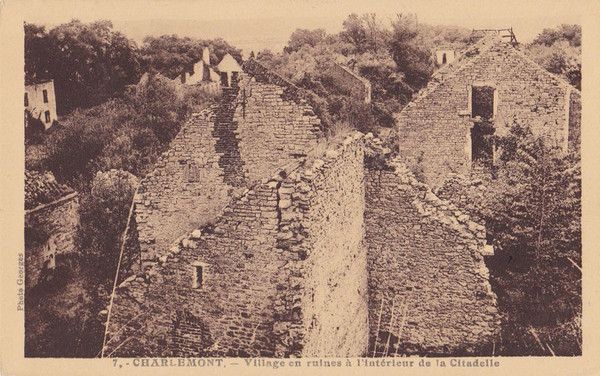 RUINES A CHARLEMONT