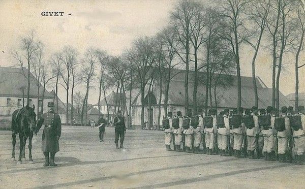 SOLDATS PLACE DE L' ESPLANADE