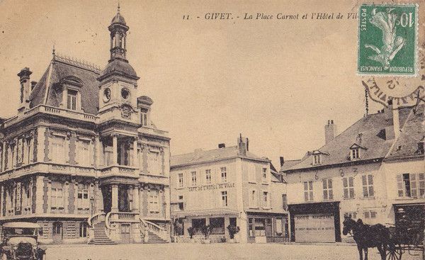 PLACE CARNOT ET HOTEL DE VILLE